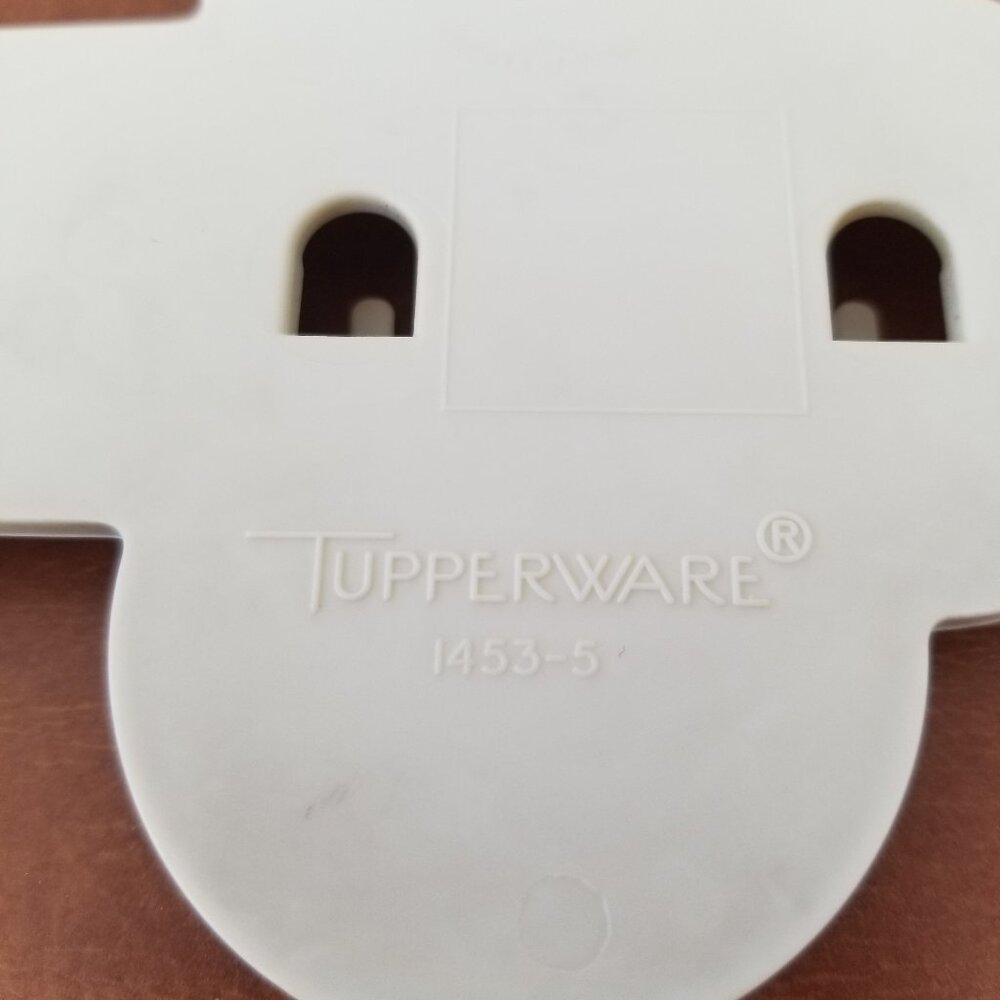 Tupperware Key Holder Rack - 1453-5 - Picture 3 of 3